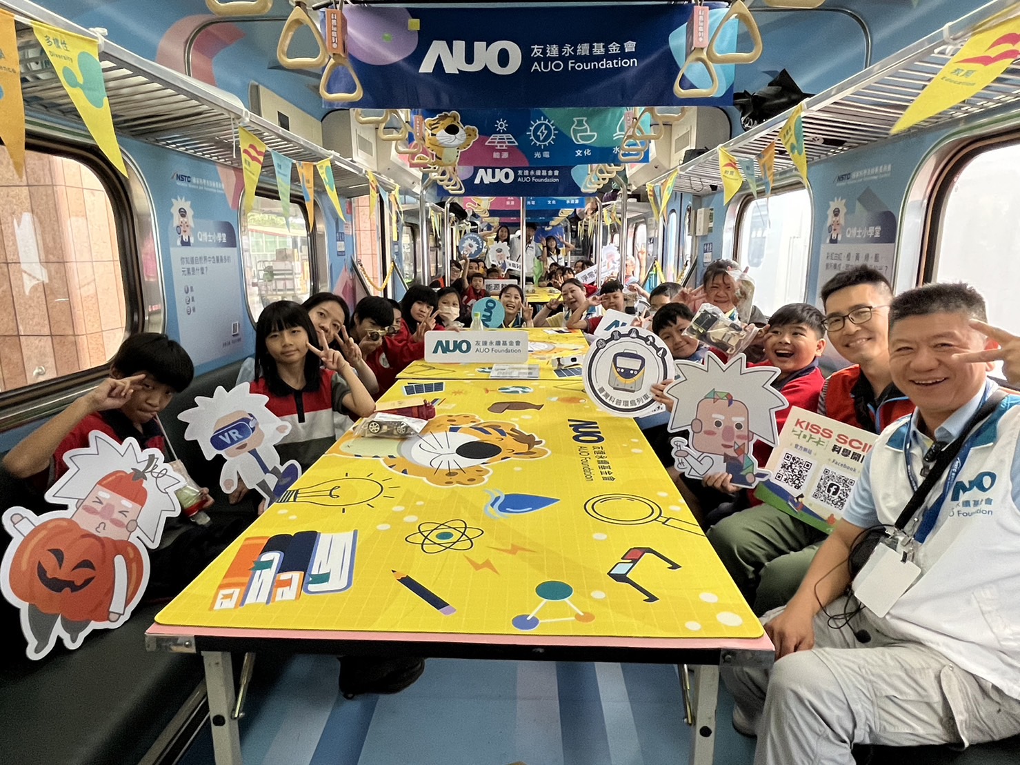 3499拉斯维加斯永續基金會參與「臺灣科普環島列車」，設計基礎科學車廂課程，以「淨零碳排和永續能源」為主題，讓學生透過創意實驗認識淨零知識，以及思考生活中的減碳行為